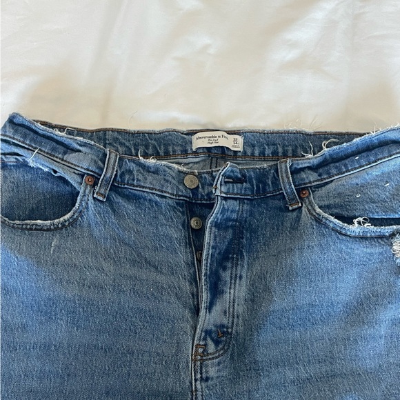 Abercrombie & Fitch High Rise Distressed Blue Jeans - Picture 2 of 5